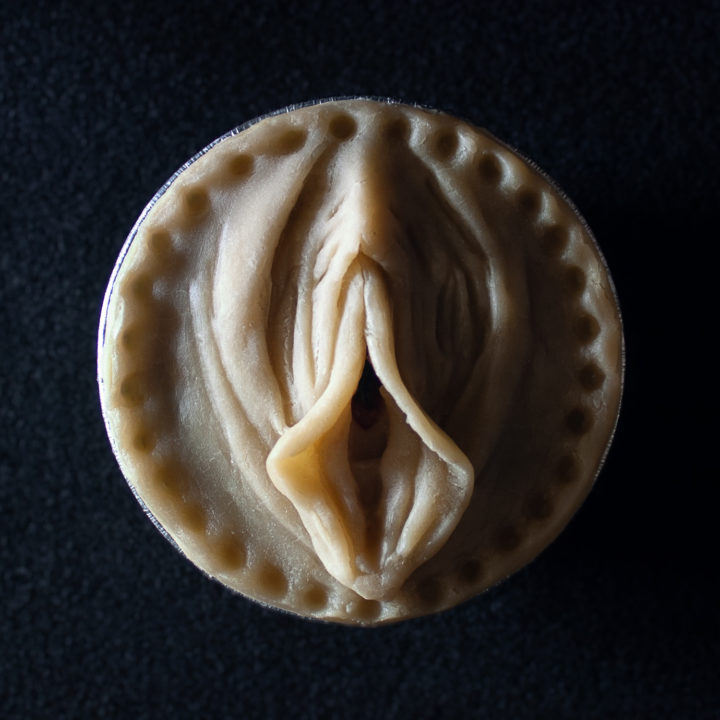 Pie 6, a pie sculpted to appear as a vulva