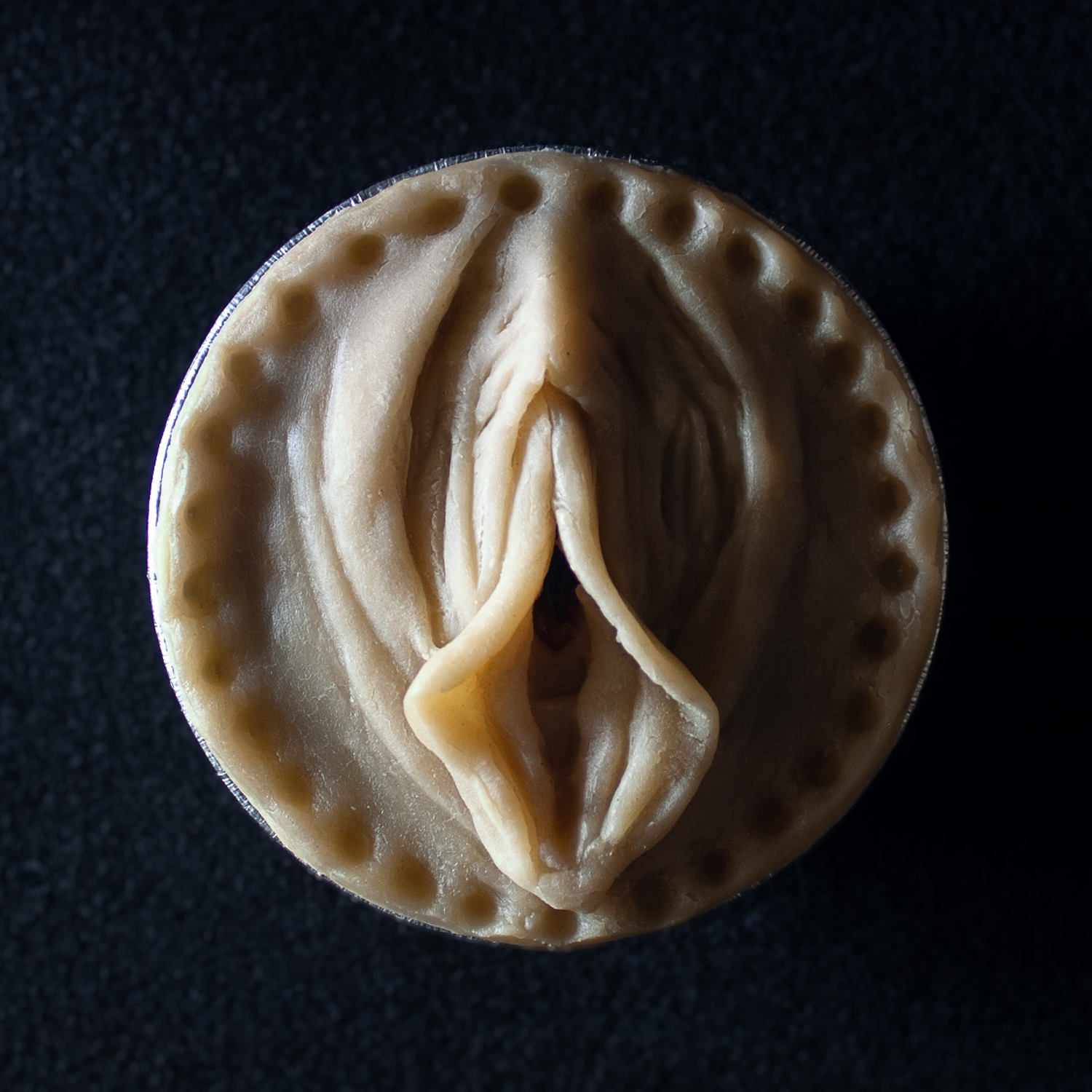 Pie 1, a pie sculpted to appear as a vulva