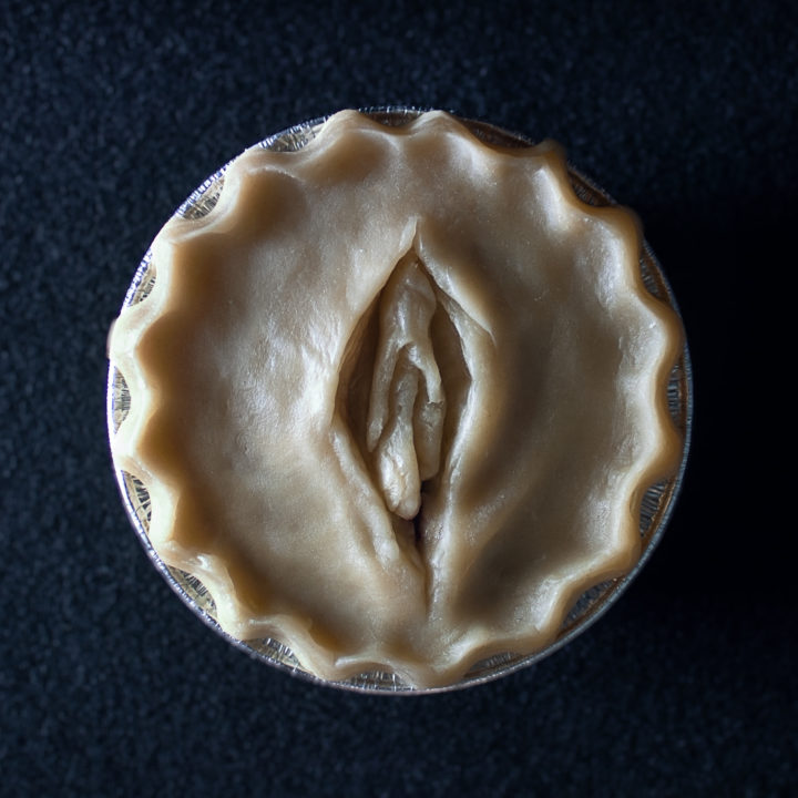 Pie 5, a pie sculpted to appear like a vulva