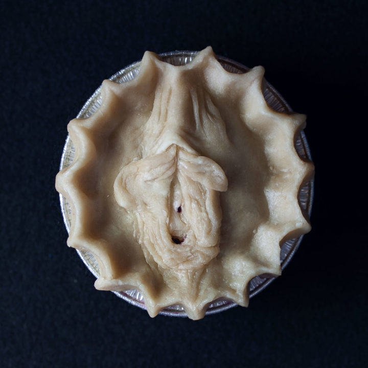 Pie 10, a pie sculpted to appear like a vulva