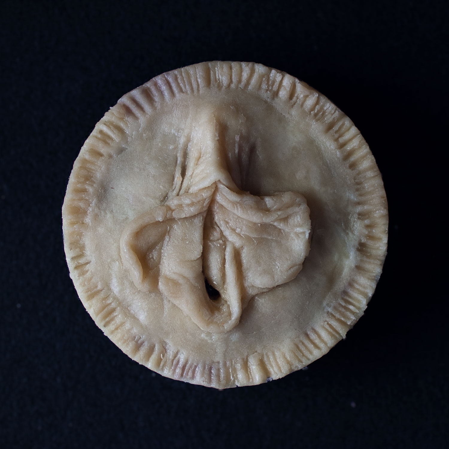 Pie 11, a pie sculpted to appear like a vulva