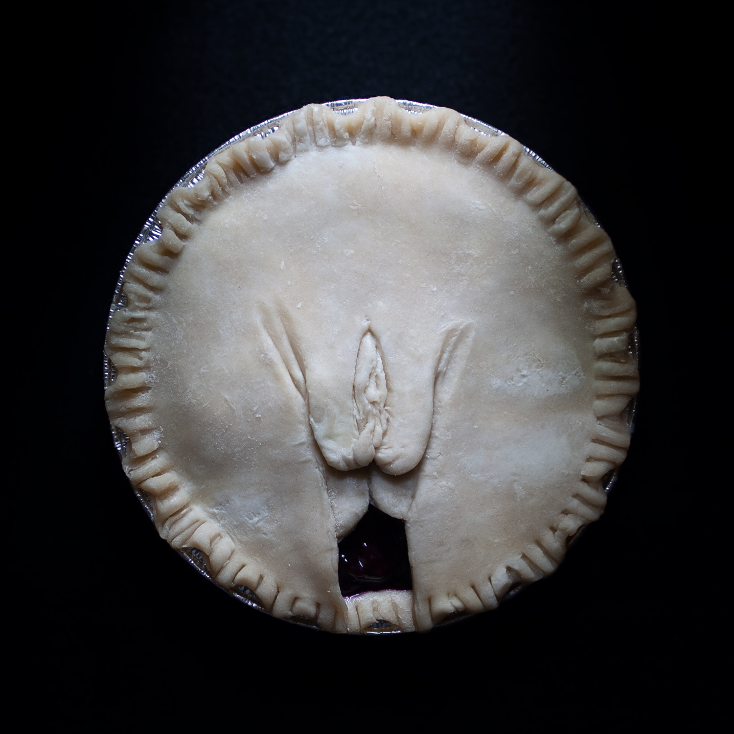 Pie 15, a pie sculpted to appear like a vulva