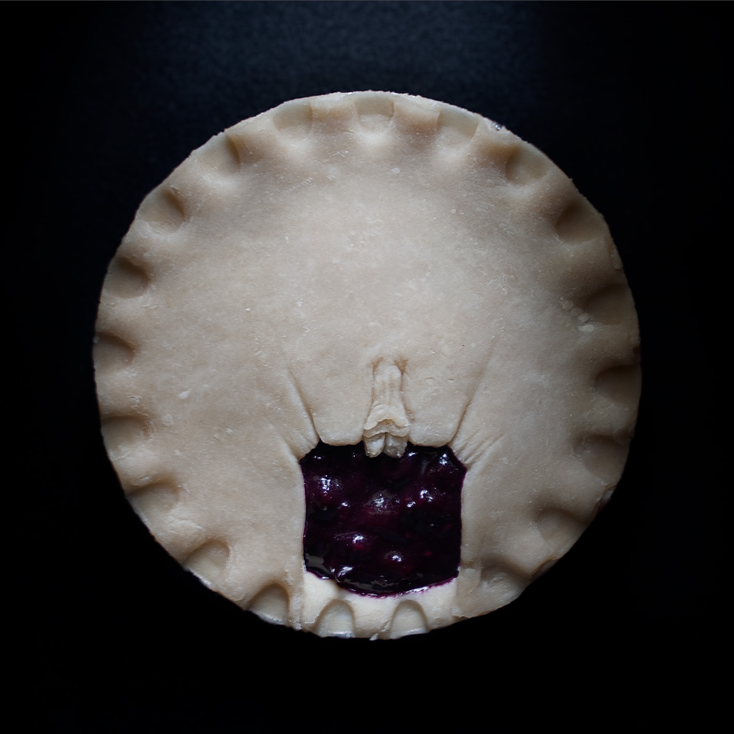 Pie 16, a pie sculpted to appear like a vulva