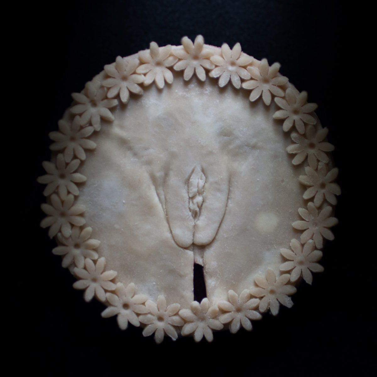 Pie 18, a pie sculpted to appear like a vulva