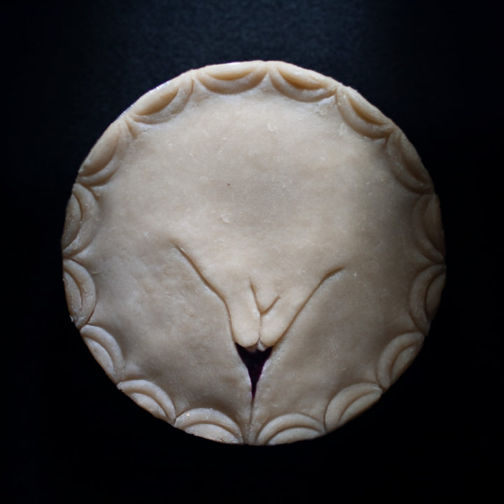 Pie 21, a pie sculpted to appear like a vulva