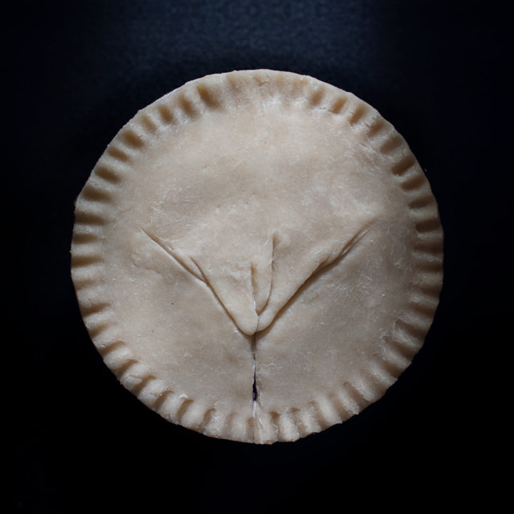 Pie 23, a pie sculpted to appear like a vulva
