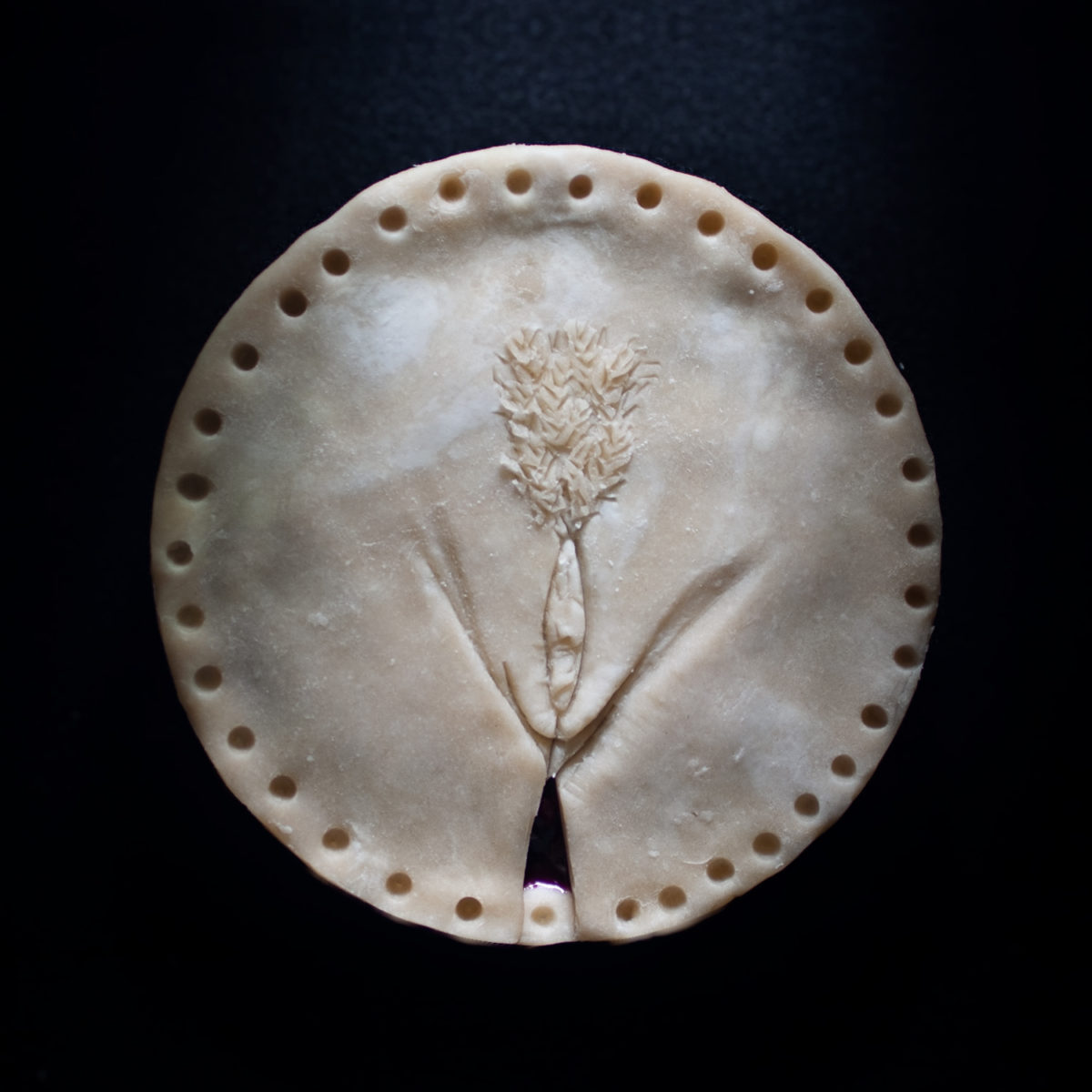 Pie 22, a pie sculpted to appear like a vulva