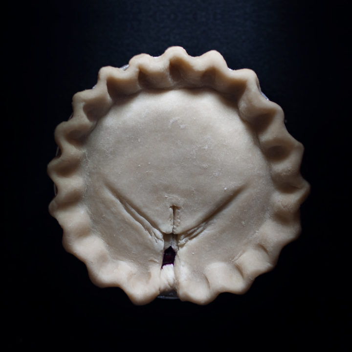 Pie 24, a pie sculpted to appear like a vulva