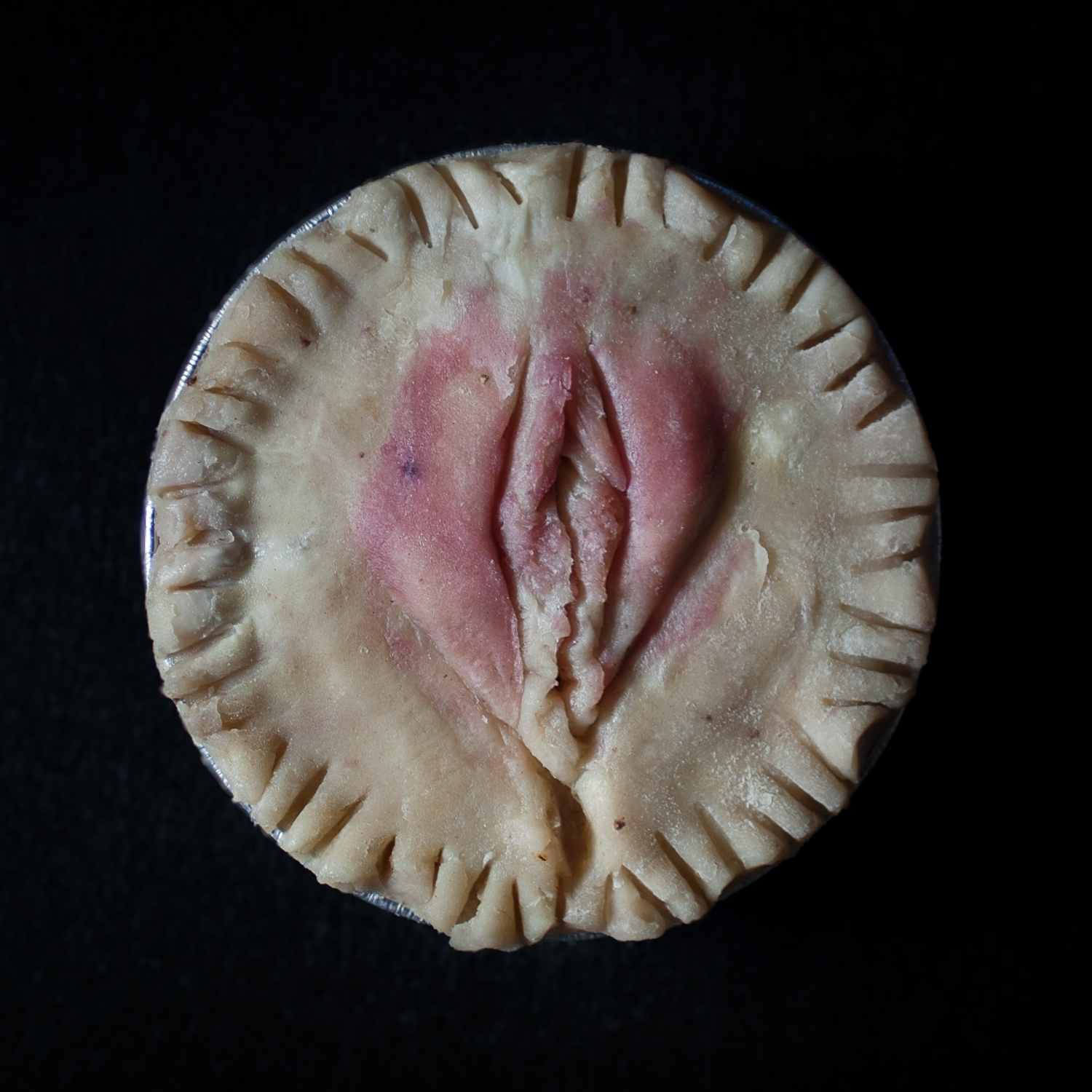 Pie 27, a pie sculpted to look like a vulva with natural food coloring to make the labia majora look pink
