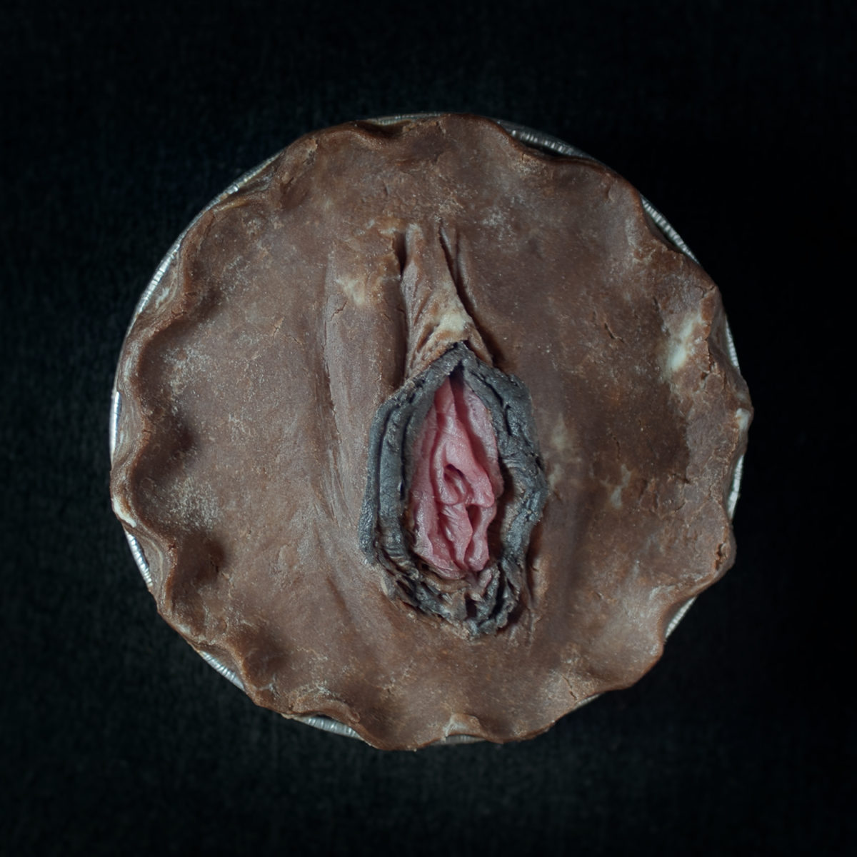 Pie 28, a pie sculpted to look like a realistic vulva