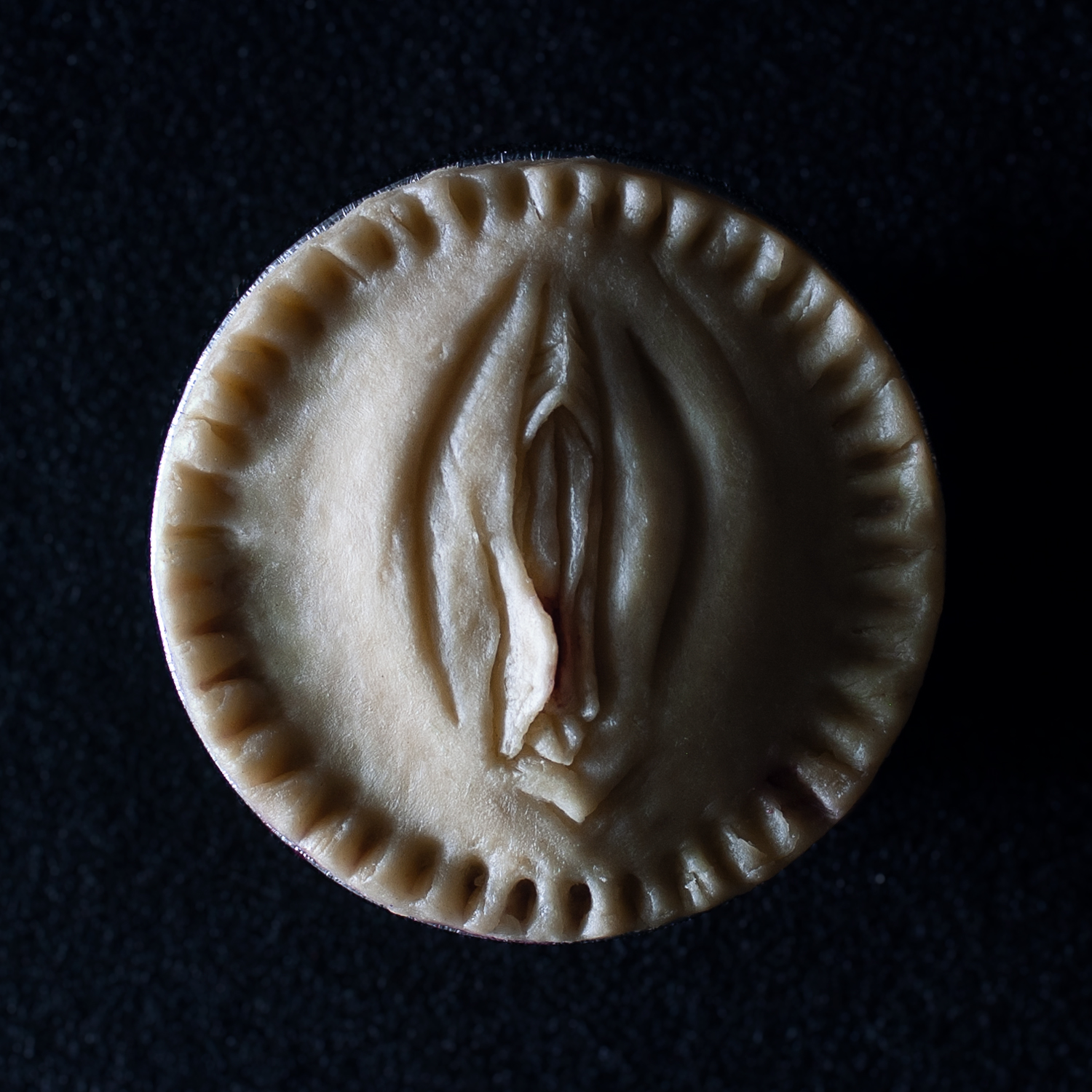 Pie 3, a pie sculpted to appear like a vulva