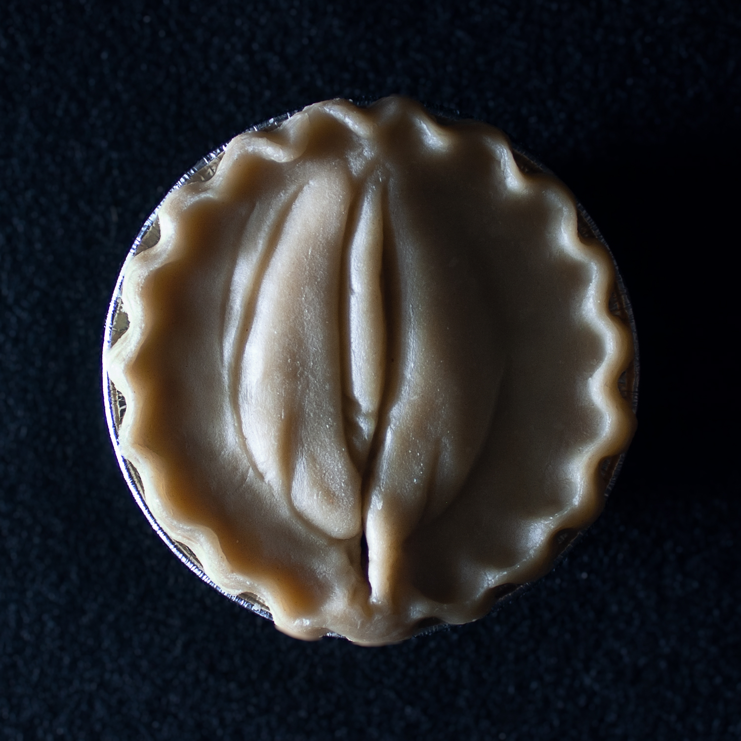 Pie 4, a pie sculpted to appear like a vulva