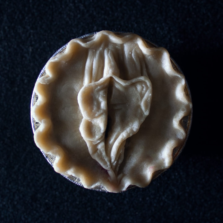 Pie 7, a pie sculpted to appear like a vulva