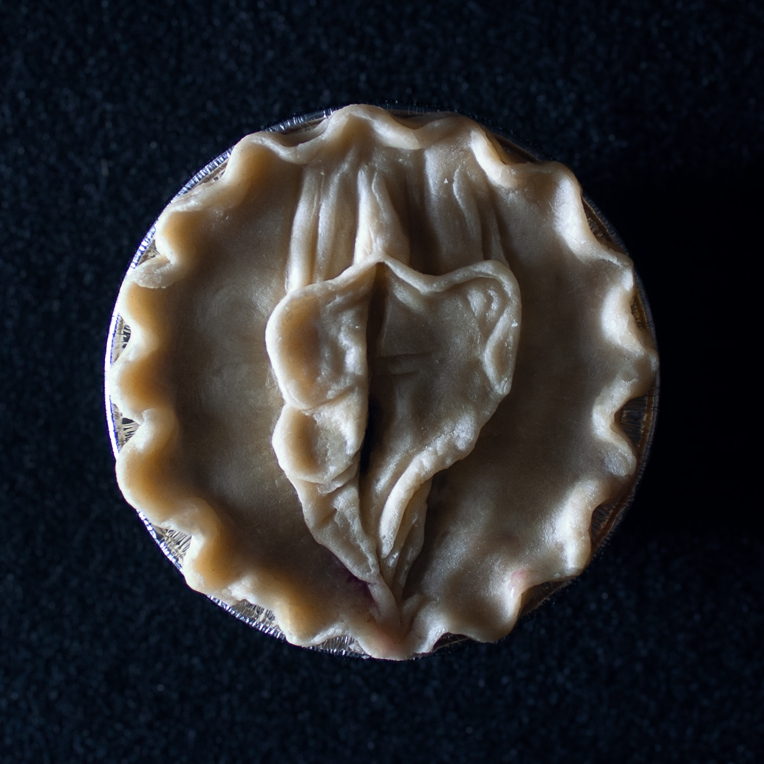 Pie 6, a pie sculpted to appear like a vulva