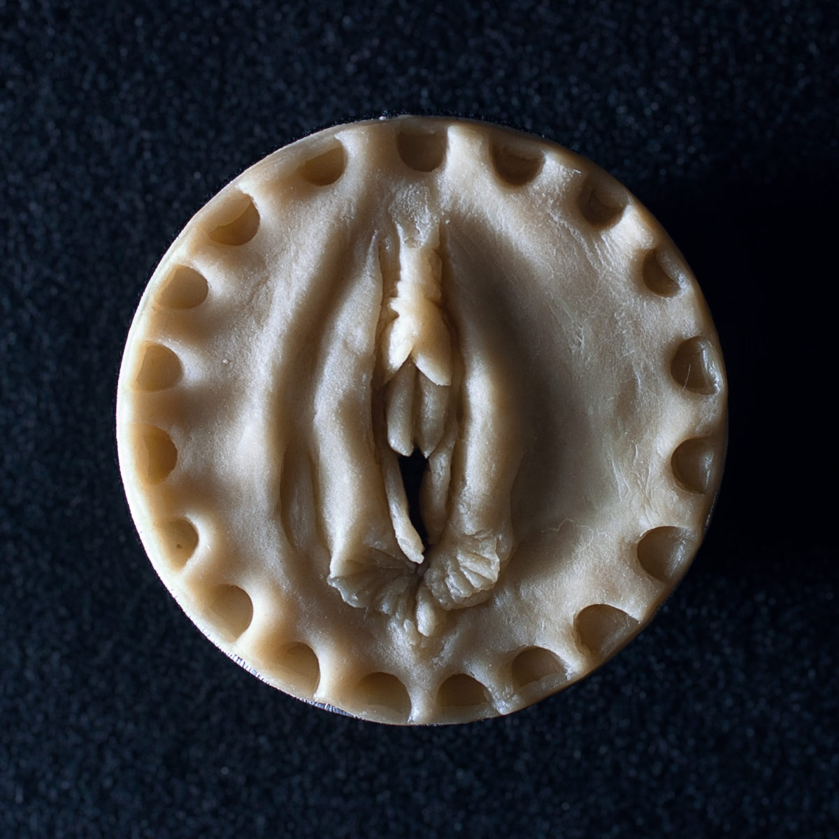 Pie 2, a pie sculpted to appear like a vulva