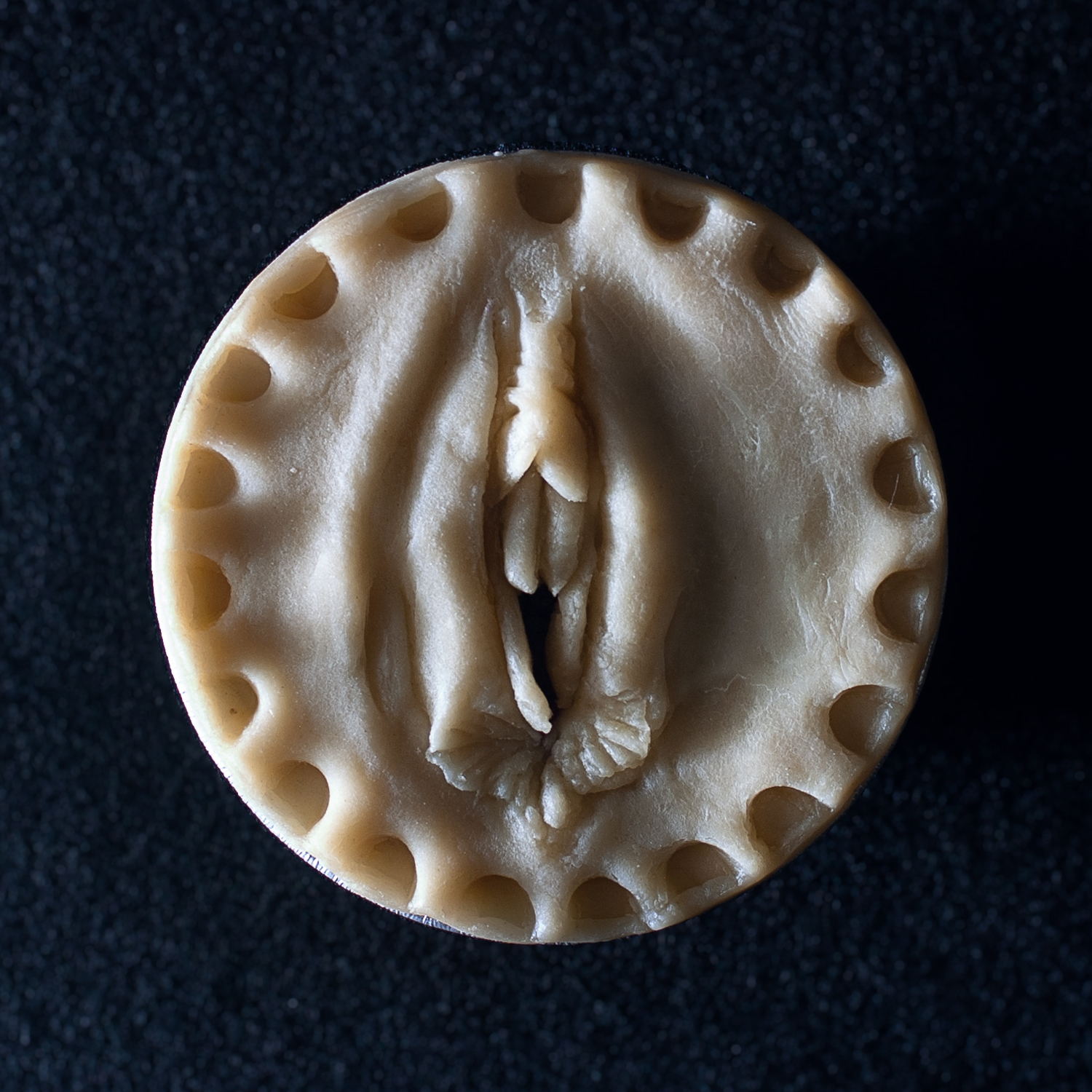 Pie 8, a pie sculpted to appear like a vulva